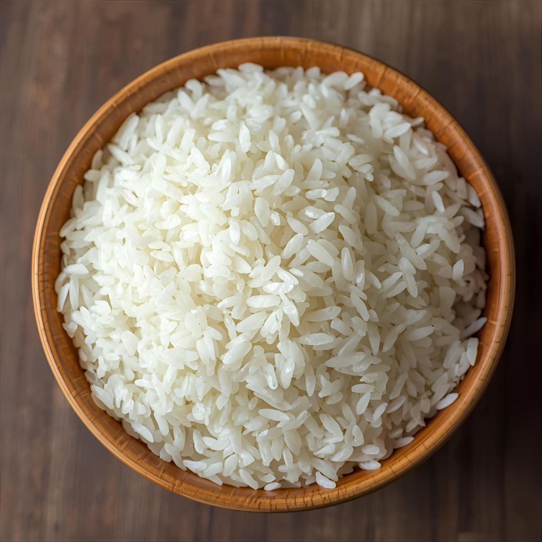 تخزين الأرز المطبوخ في الثلاجة بطريقة صحيحة يمنع التسمم ويحافظ على النكهة. اكتشف أفضل الطرق لحفظ الأرز المطبوخ وتسخينه بأمان.