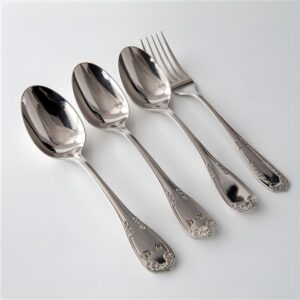 الملاعق والشوك الأصلية تضمن جودة طعامك وسلامة أدوات المائدة. اكتشف طرق التمييز بين الأصلية والمقلدة بسهولة.